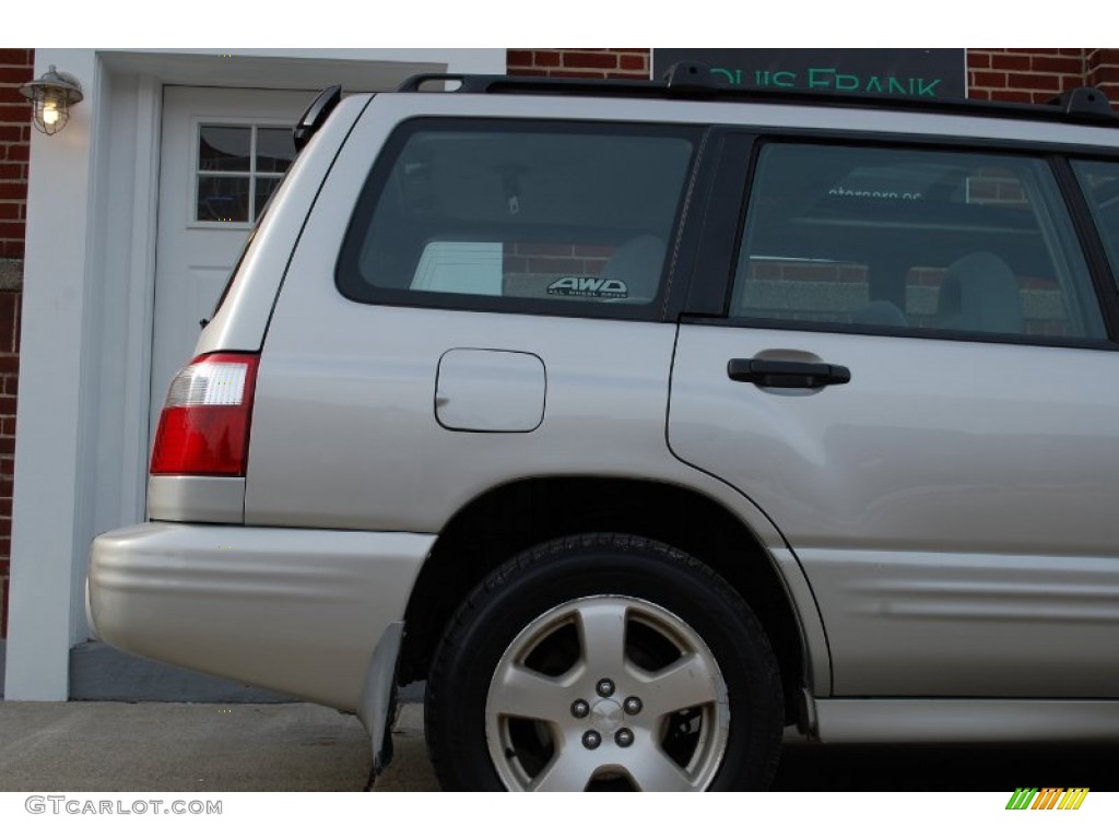 2001 Forester 2.5 S - Silverthorn Metallic / Gray photo #22