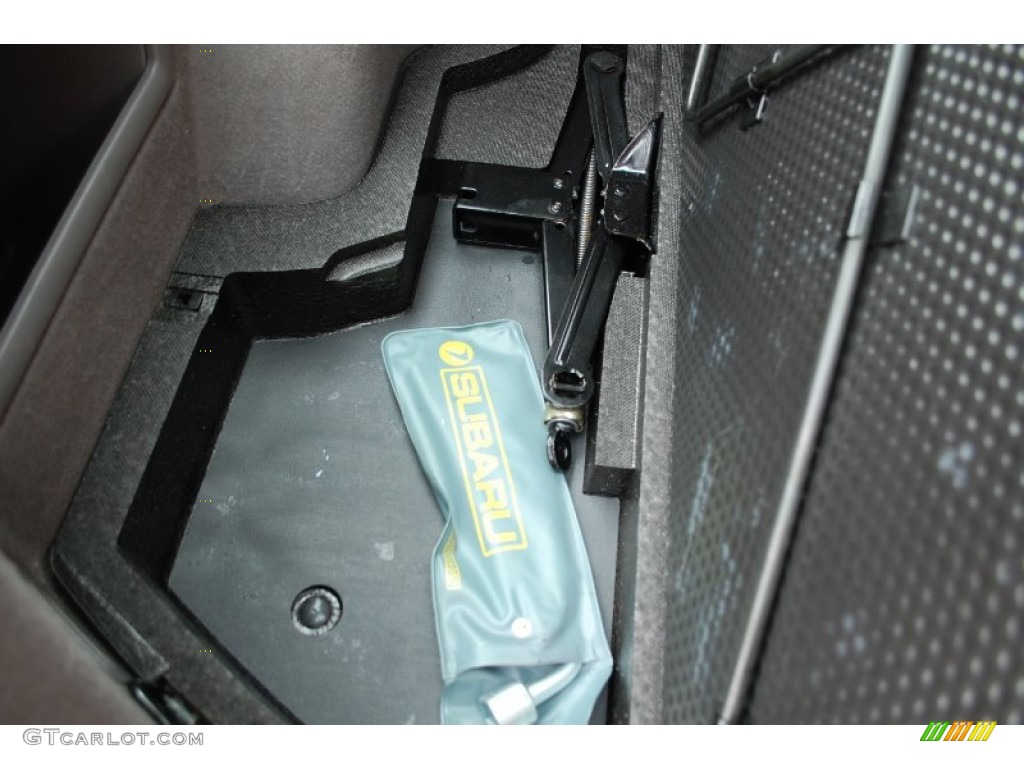 2001 Forester 2.5 S - Silverthorn Metallic / Gray photo #66