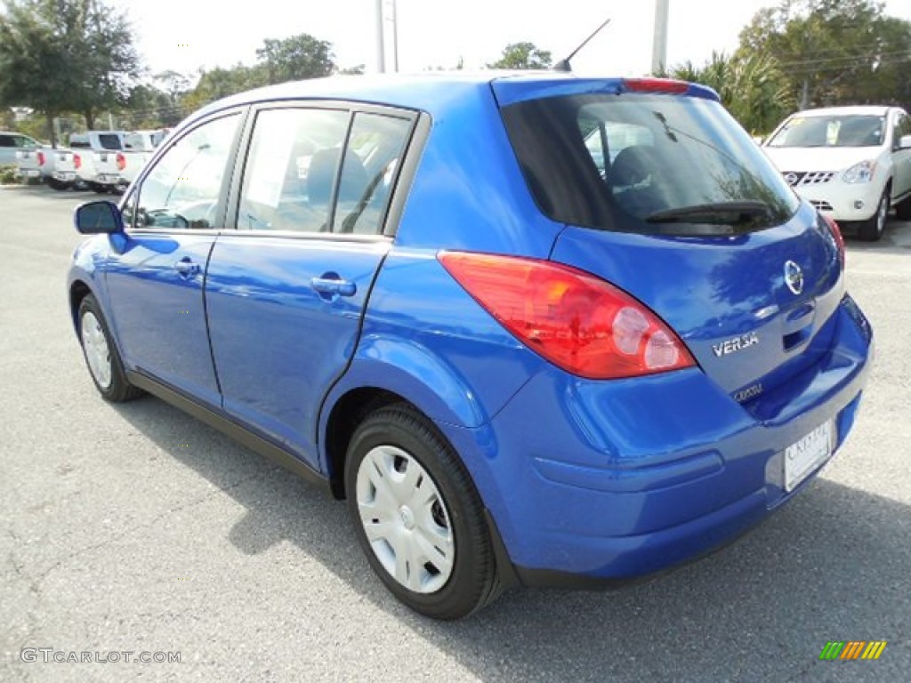 2010 Versa 1.8 S Hatchback - Metallic Blue / Charcoal photo #3