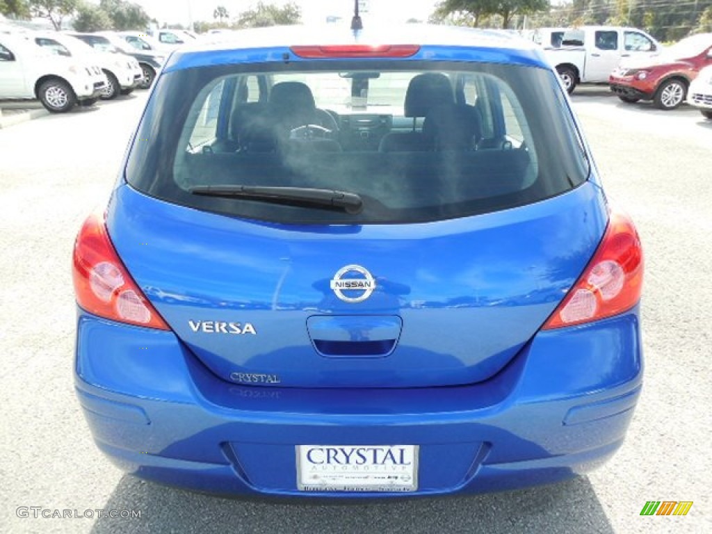 2010 Versa 1.8 S Hatchback - Metallic Blue / Charcoal photo #8