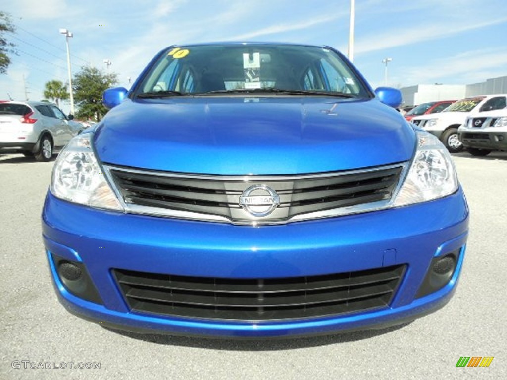 2010 Versa 1.8 S Hatchback - Metallic Blue / Charcoal photo #14