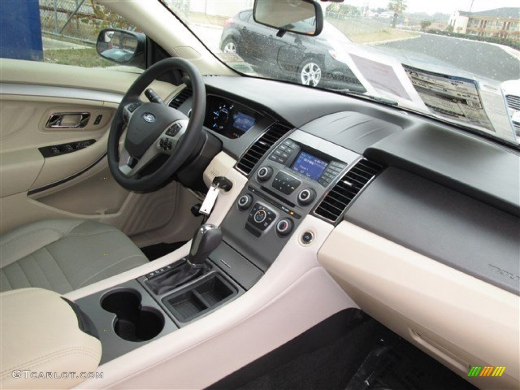 2014 Ford Taurus SE Dune Dashboard Photo #88871142