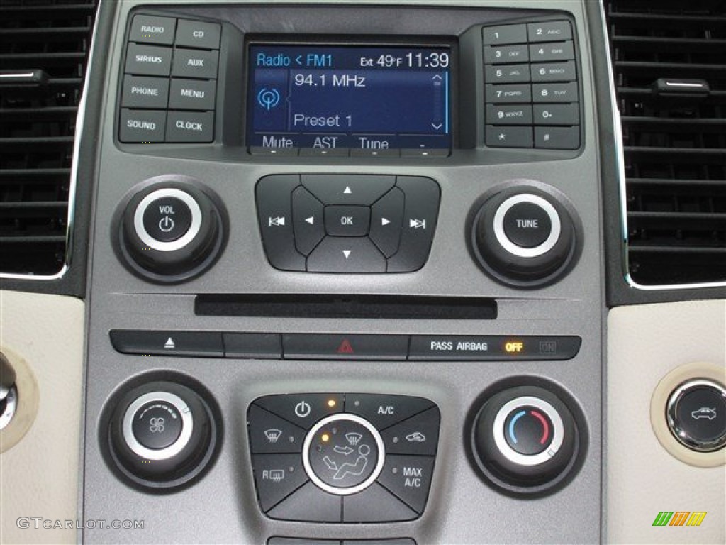 2014 Ford Taurus SE Controls Photo #88871265