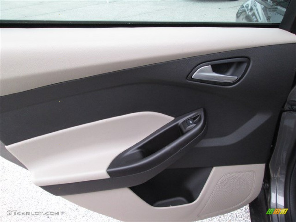 2014 Focus SE Sedan - Sterling Gray / Medium Light Stone photo #14