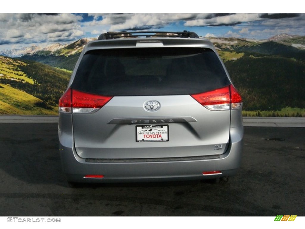 2014 Sienna XLE AWD - Silver Sky Metallic / Light Gray photo #4