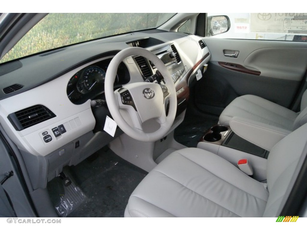 2014 Sienna XLE AWD - Silver Sky Metallic / Light Gray photo #5