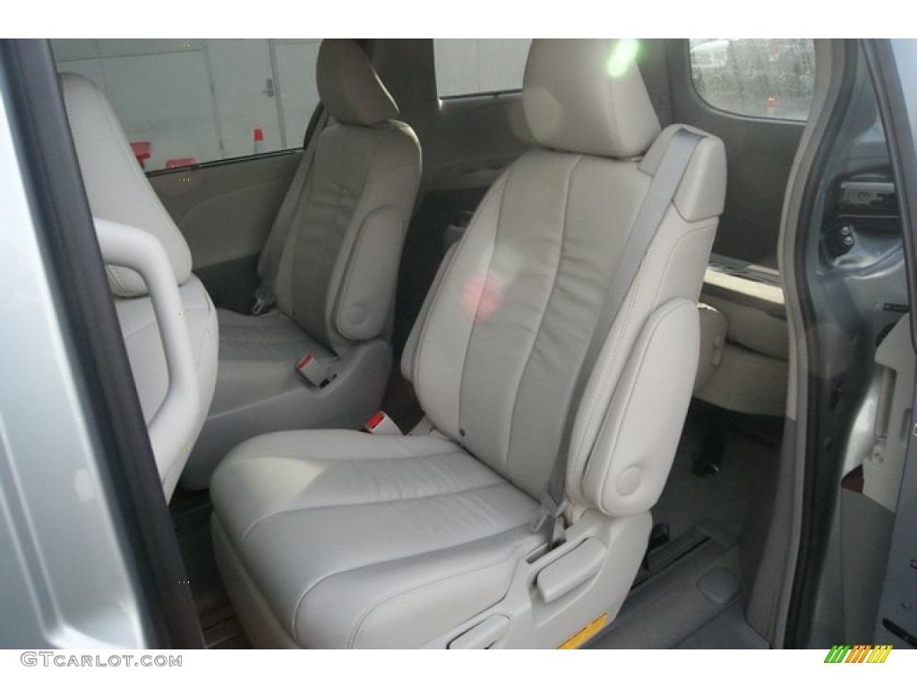 2014 Sienna XLE AWD - Silver Sky Metallic / Light Gray photo #6