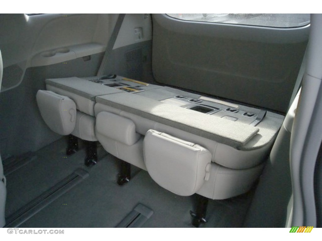 2014 Sienna XLE AWD - Silver Sky Metallic / Light Gray photo #7