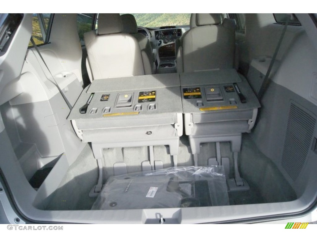 2014 Sienna XLE AWD - Silver Sky Metallic / Light Gray photo #8