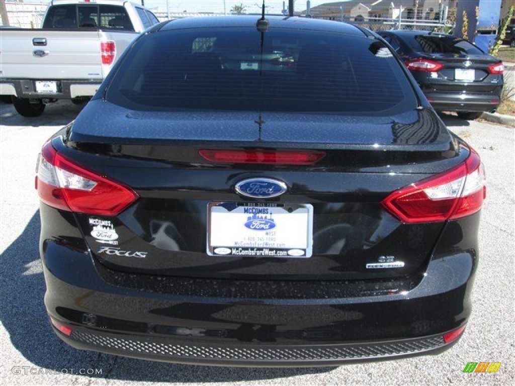 2014 Focus SE Sedan - Tuxedo Black / Charcoal Black photo #4