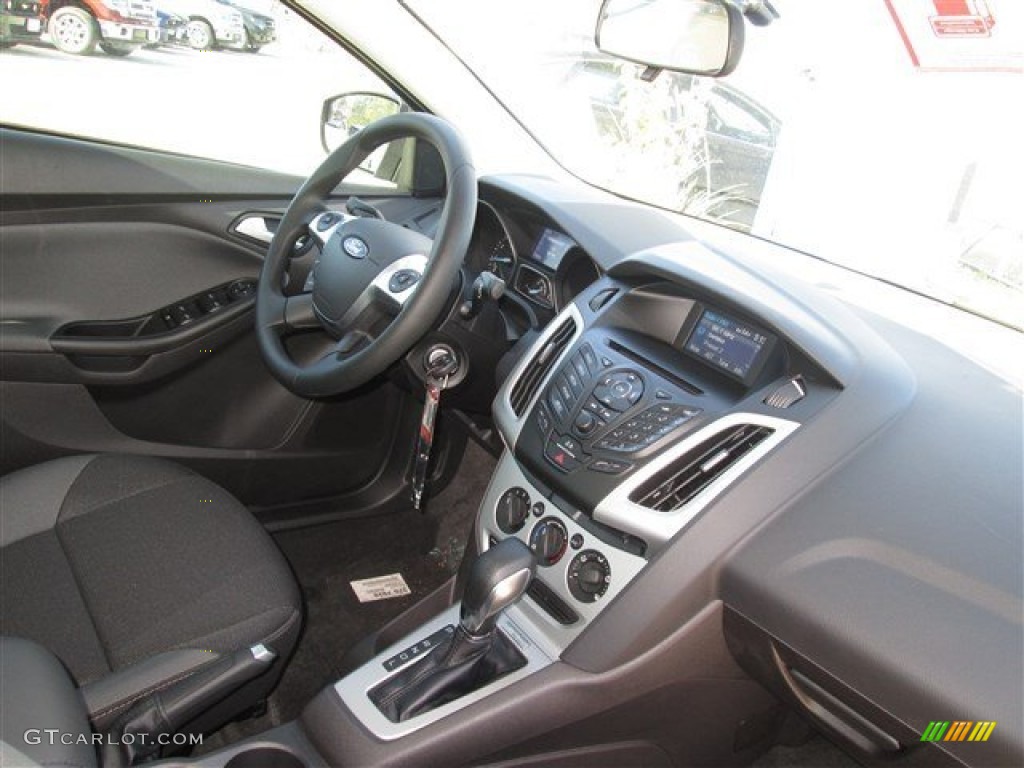 2014 Focus SE Sedan - Sterling Gray / Charcoal Black photo #11