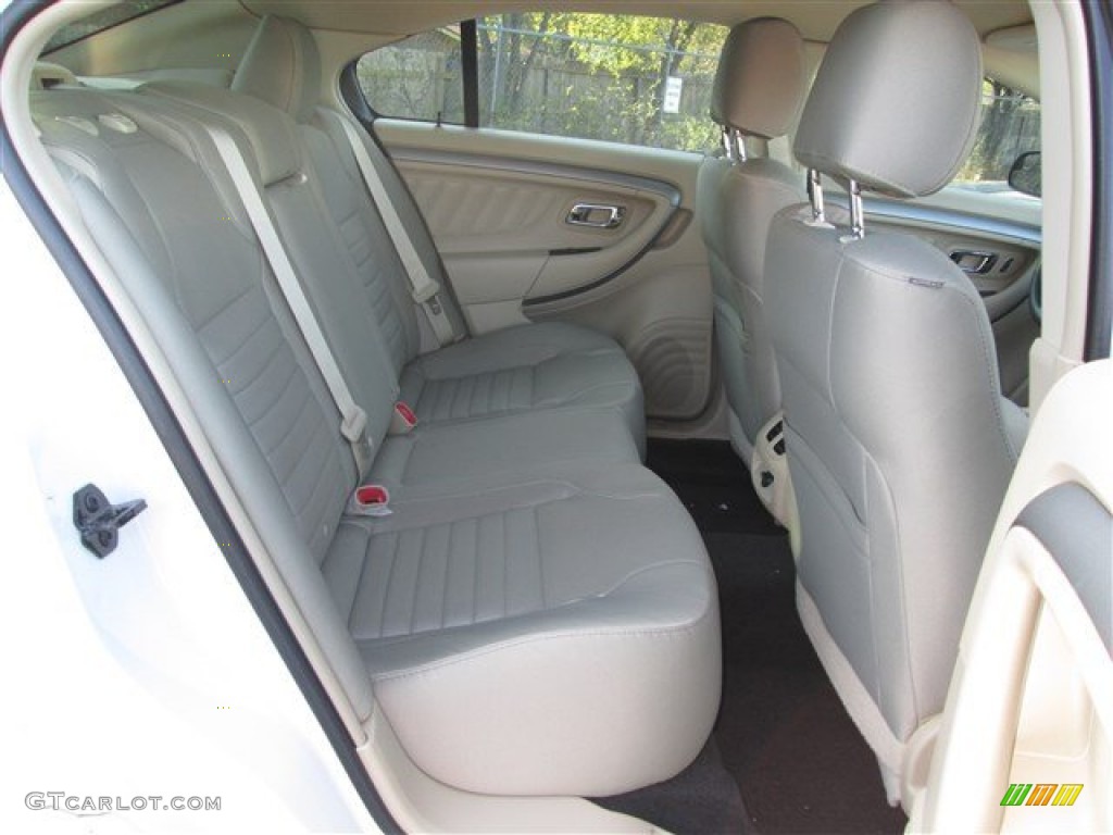 2014 Ford Taurus SE Rear Seat Photo #88888237