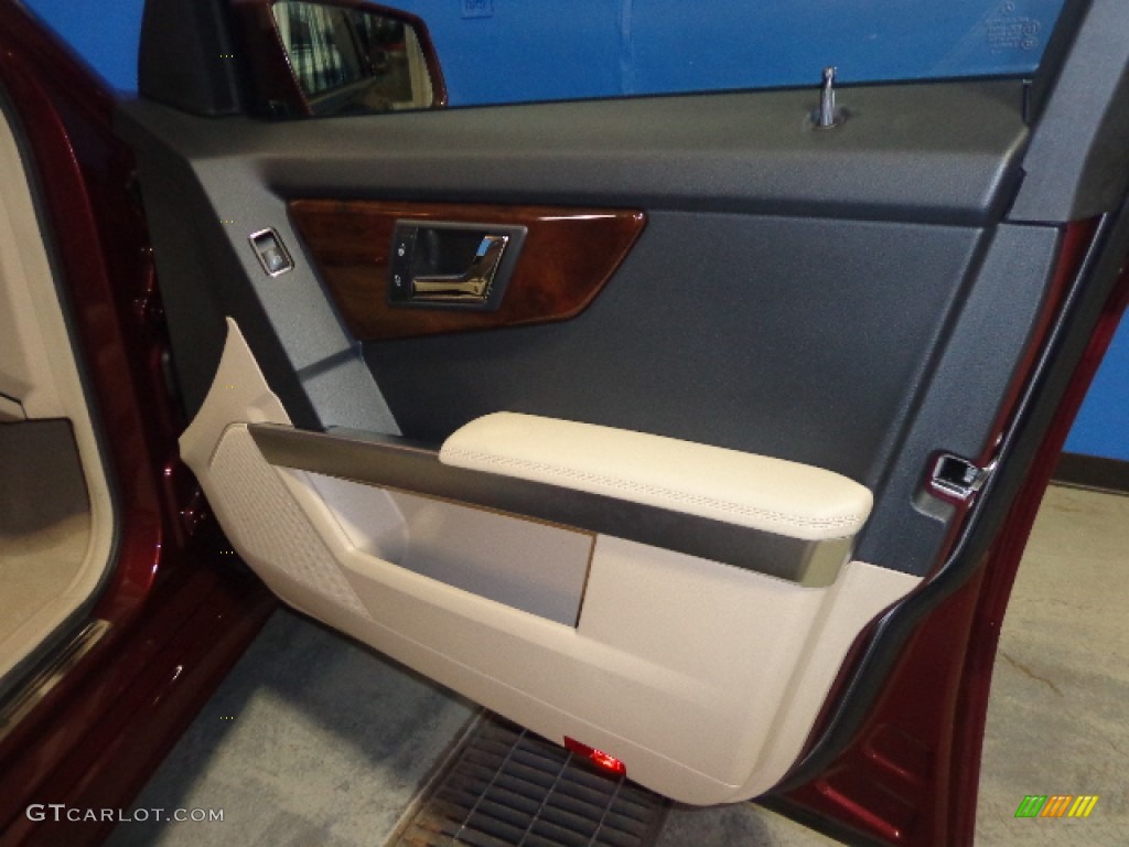 2011 GLK 350 4Matic - Barolo Red Metallic / Almond/Black photo #22