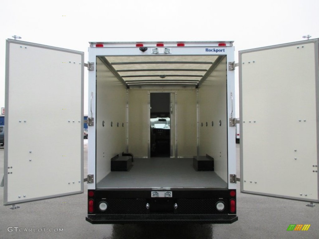 2014 Savana Cutaway 3500 Commercial Moving Truck - Summit White / Medium Pewter photo #17