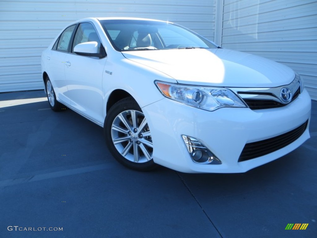 2014 Camry Hybrid XLE - Super White / Ash photo #2