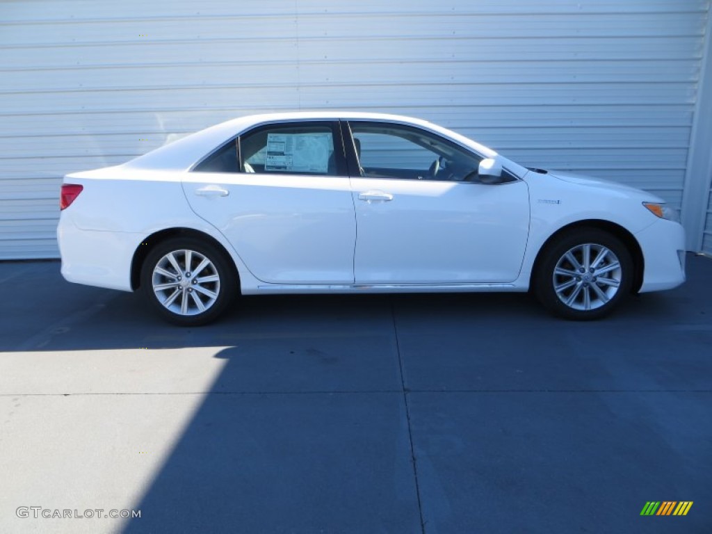 2014 Camry Hybrid XLE - Super White / Ash photo #3