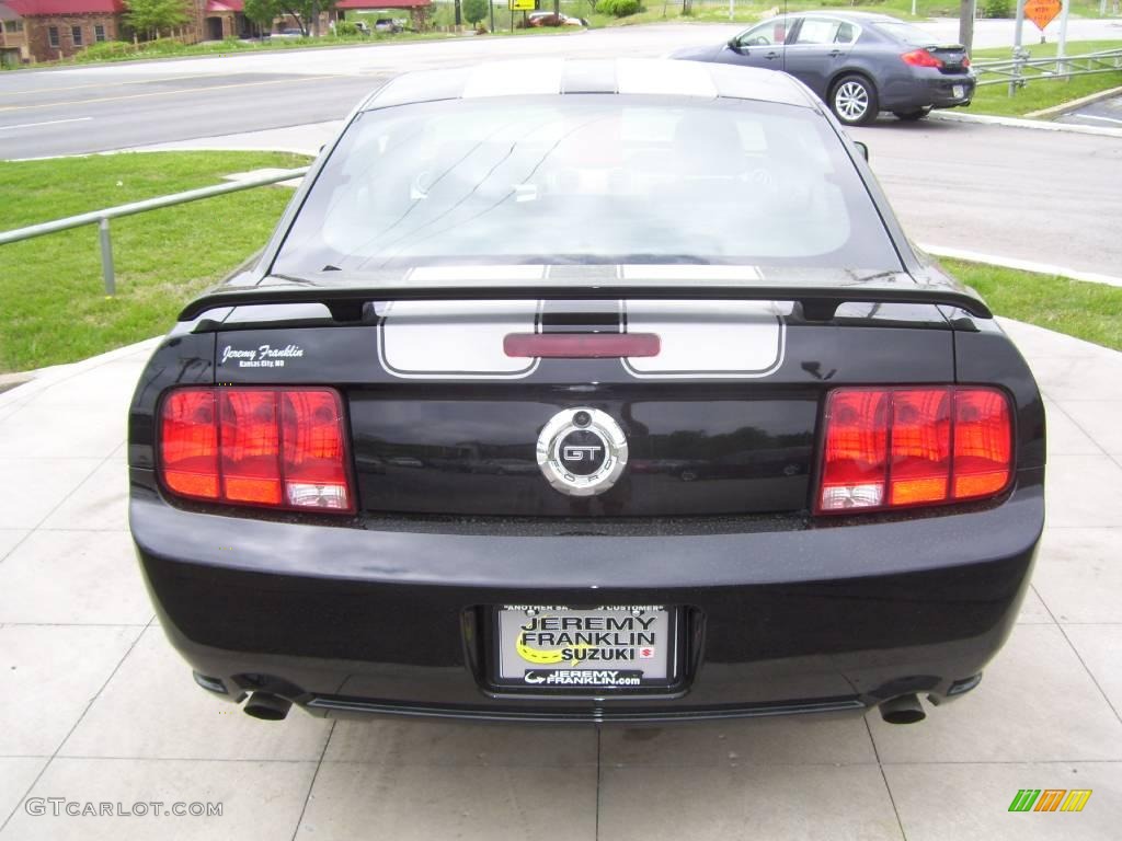 2006 Mustang GT Premium Coupe - Black / Dark Charcoal photo #4