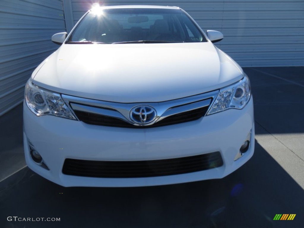 2014 Camry Hybrid XLE - Super White / Ash photo #8