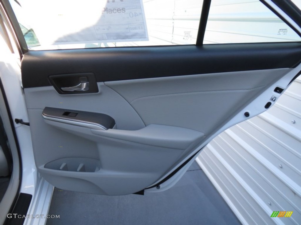 2014 Camry Hybrid XLE - Super White / Ash photo #21