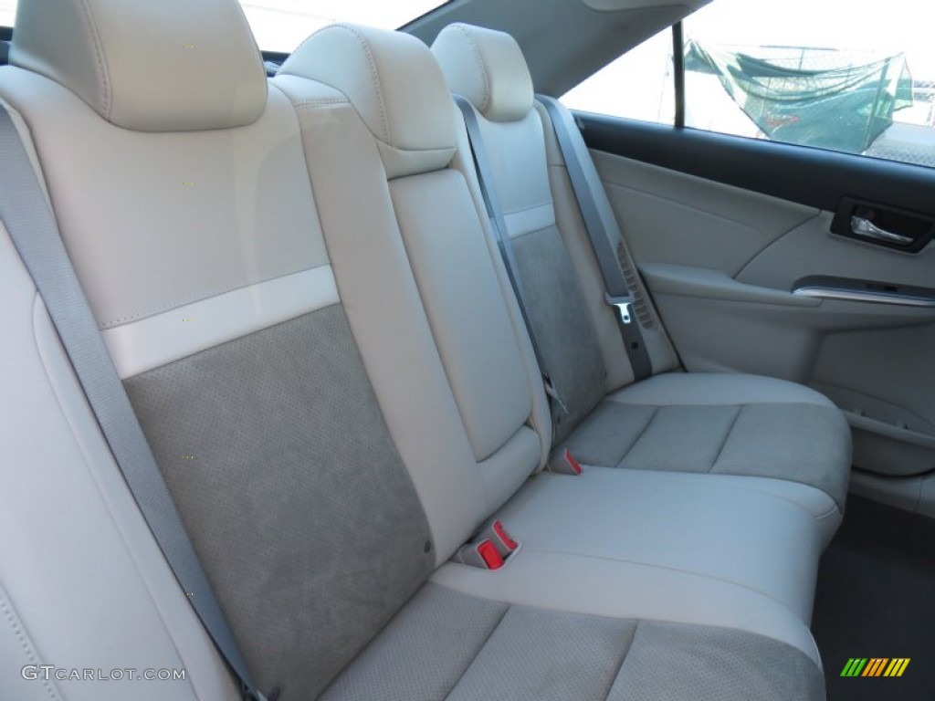 2014 Camry Hybrid XLE - Super White / Ash photo #22