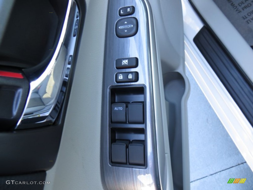 2014 Camry Hybrid XLE - Super White / Ash photo #27