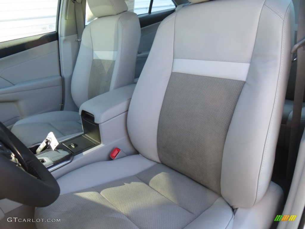 2014 Camry Hybrid XLE - Super White / Ash photo #29