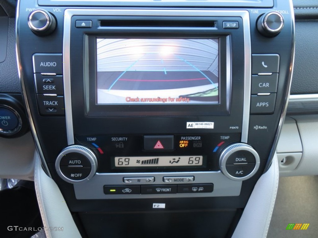 2014 Camry Hybrid XLE - Super White / Ash photo #33
