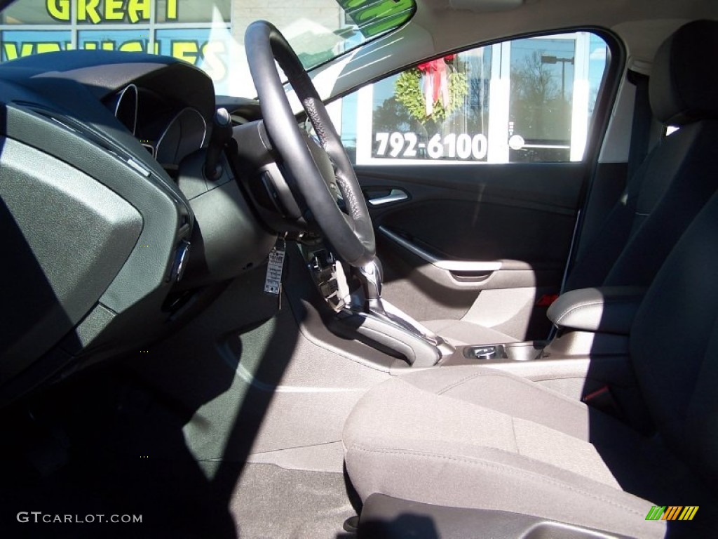 2012 Focus SEL 5-Door - Oxford White / Stone photo #11