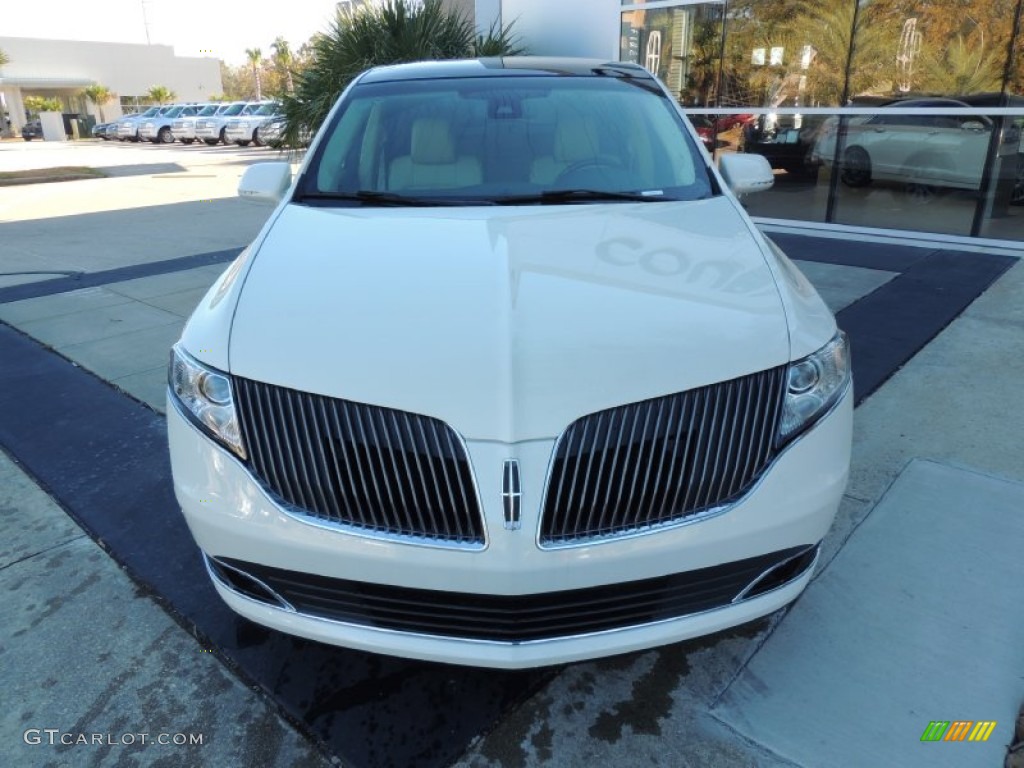Crystal Champagne 2014 Lincoln MKT FWD Exterior Photo #88921457