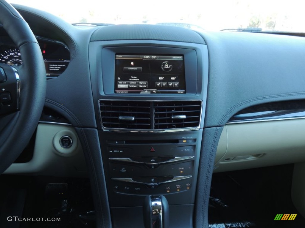 2014 Lincoln MKT FWD Controls Photo #88921670