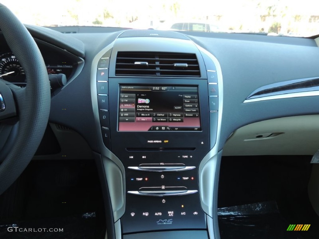 2014 Lincoln MKZ Hybrid Controls Photo #88922987