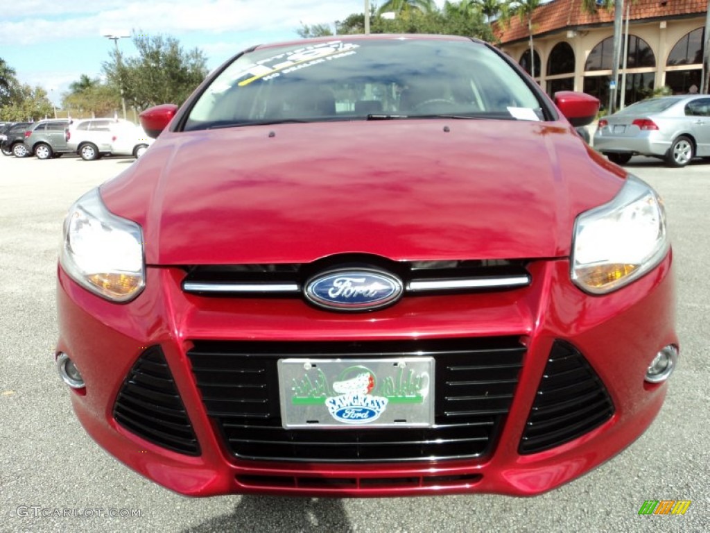 2012 Focus SE Sport 5-Door - Red Candy Metallic / Two-Tone Sport photo #15