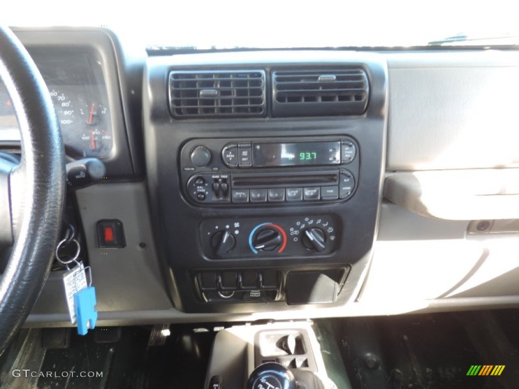 2004 Wrangler SE 4x4 - Electric Lime Green Pearl / Khaki photo #12