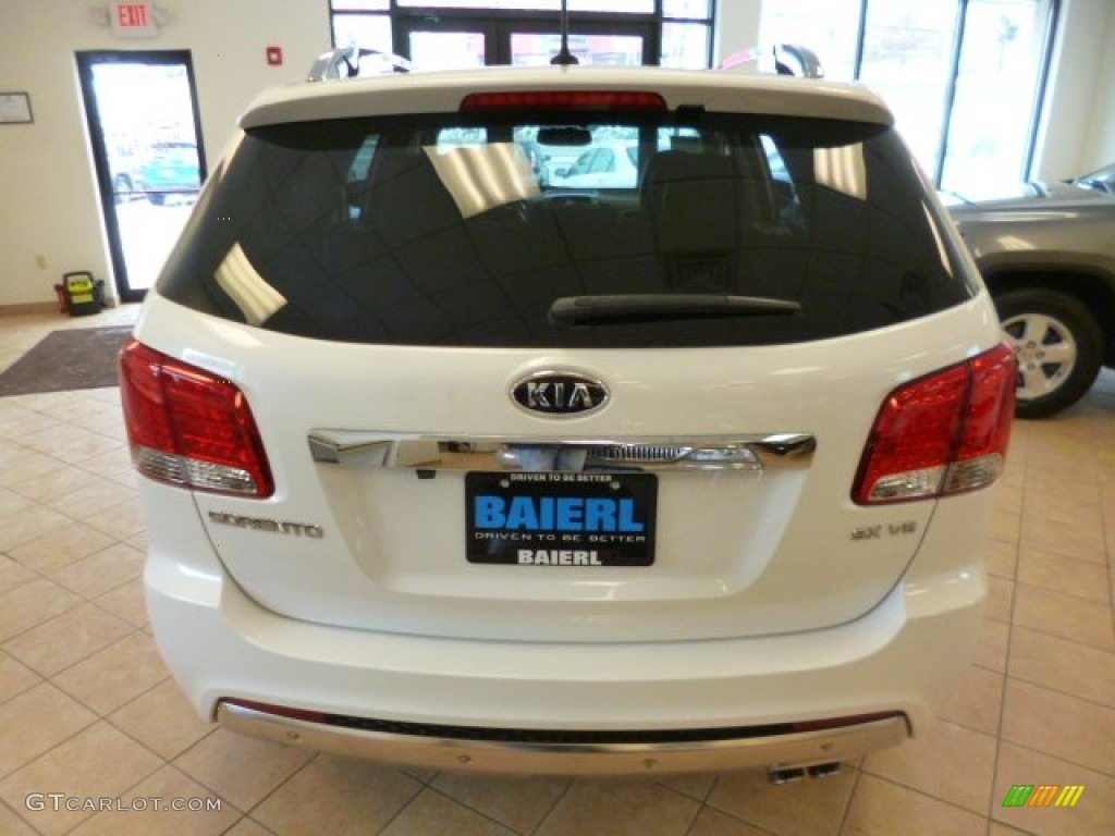 2011 Sorento SX V6 AWD - Snow White Pearl / Black photo #6