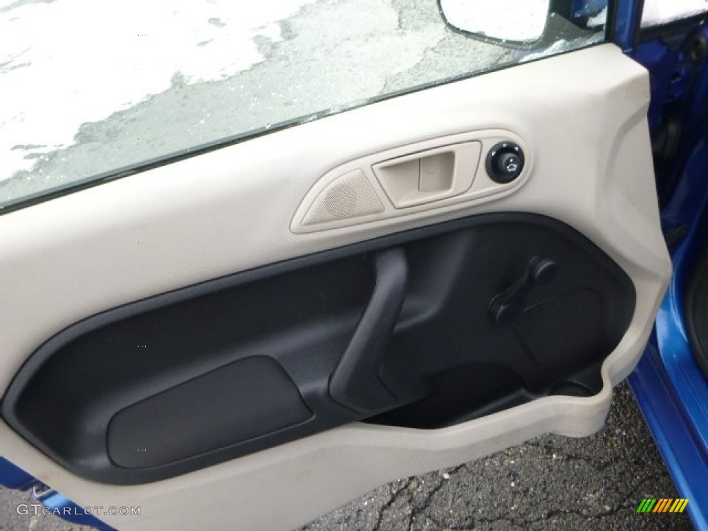 2011 Fiesta S Sedan - Blue Flame Metallic / Light Stone/Charcoal Black Cloth photo #11