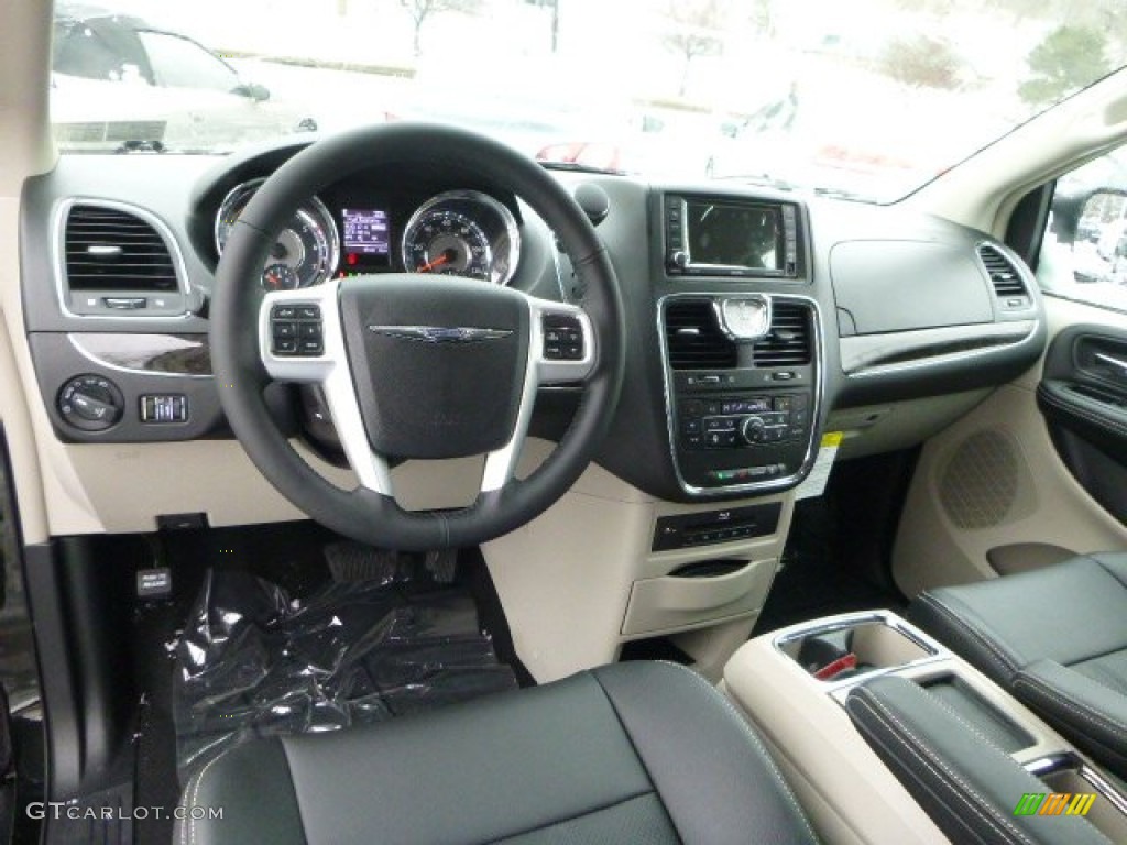 2014 Town & Country Touring-L - Brilliant Black Crystal Pearl / Black/Light Graystone photo #14