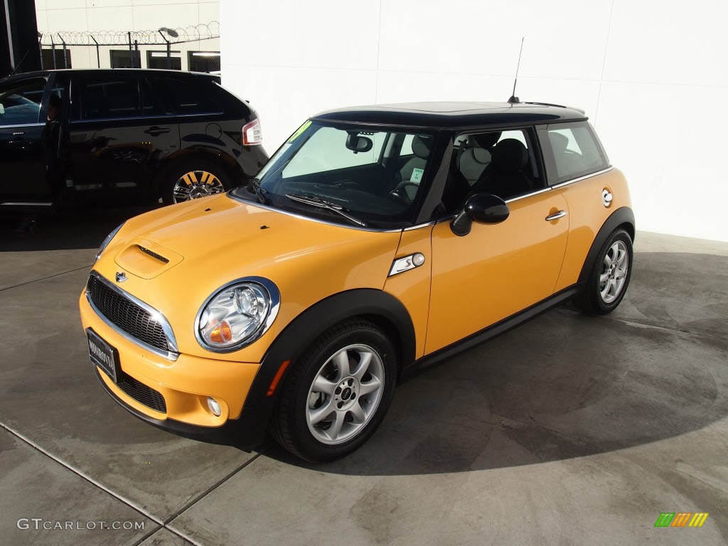 2009 Cooper S Hardtop - Interchange Yellow / Black/Grey photo #25