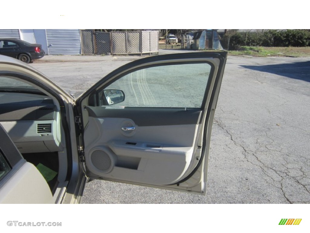 2009 Avenger SE - Light Sandstone Metallic / Dark Khaki/Light Graystone photo #18