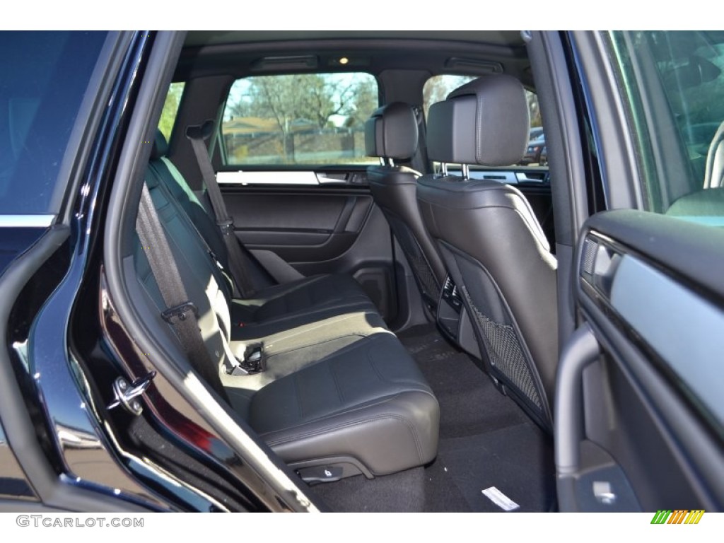 2014 Volkswagen Touareg V6 R-Line 4Motion Rear Seat Photo #88946534