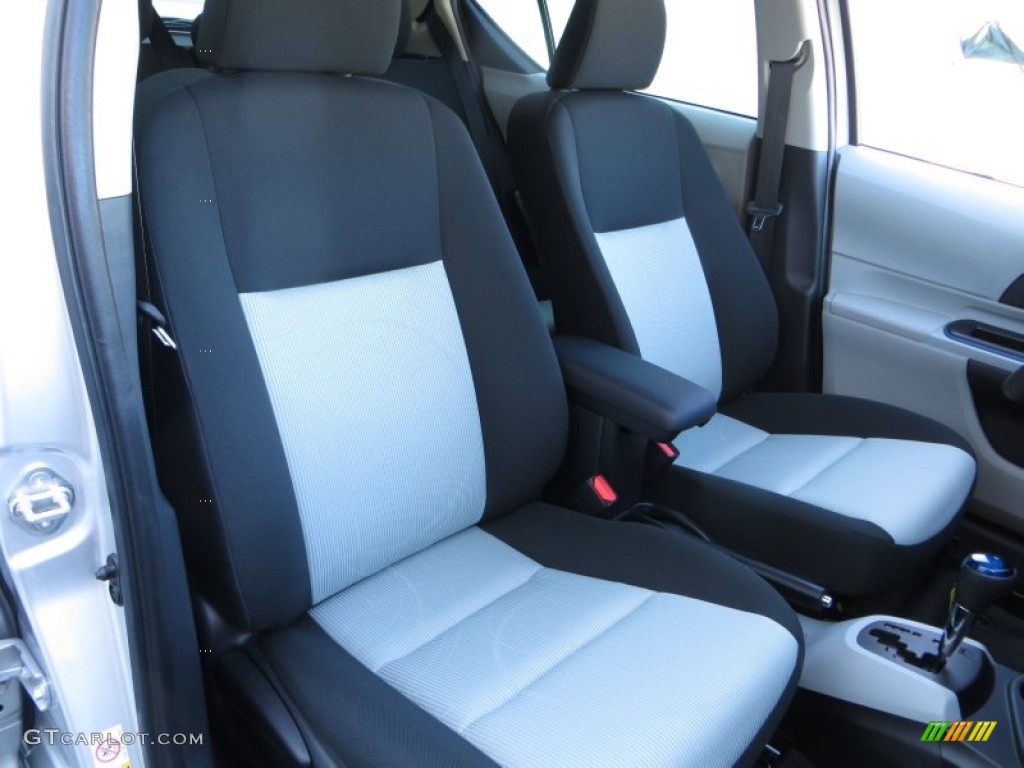 2013 Toyota Prius c Hybrid Three Front Seat Photo #88958600