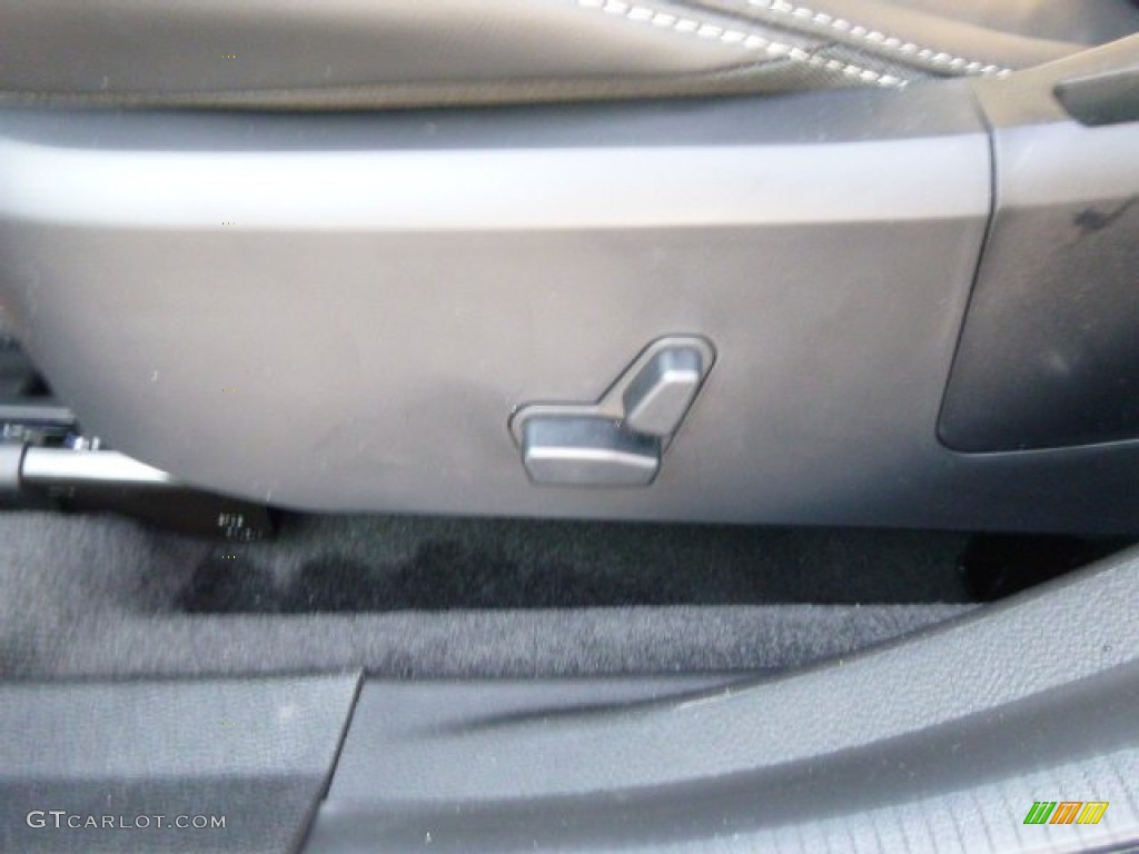 2014 200 Limited Sedan - Black Clear Coat / Black photo #16