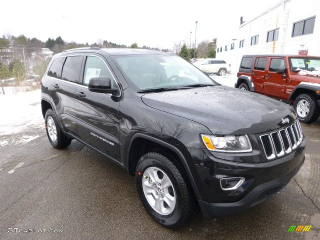 2014 Grand Cherokee Laredo 4x4 - Brilliant Black Crystal Pearl / Morocco Black photo #4