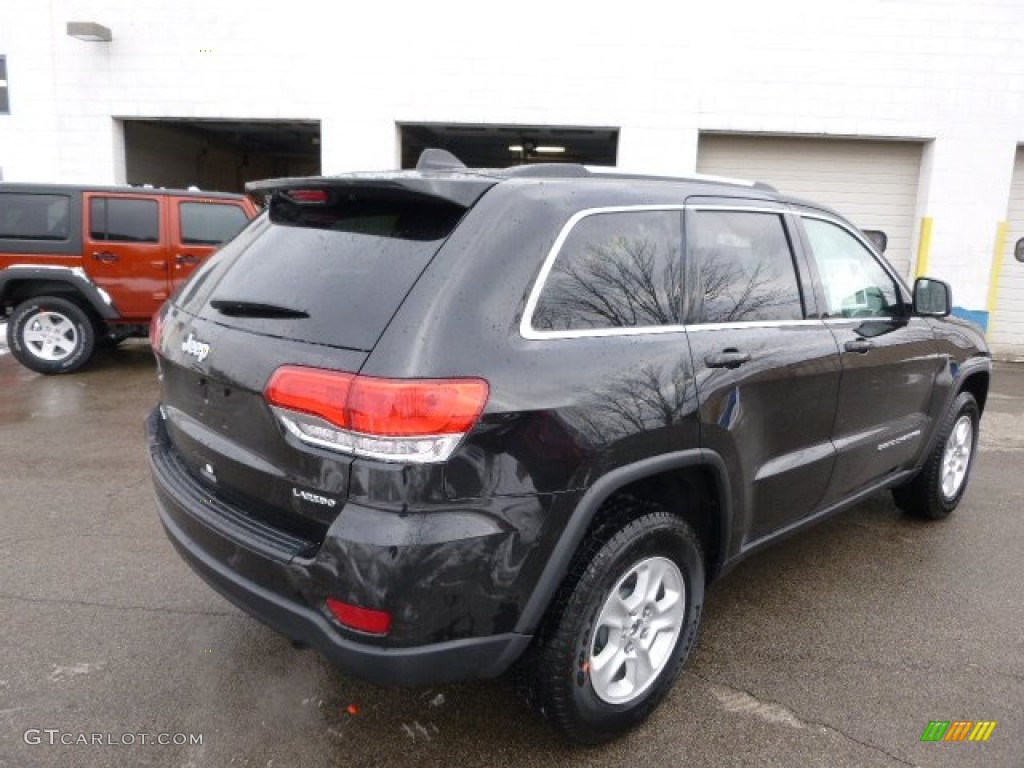 2014 Grand Cherokee Laredo 4x4 - Brilliant Black Crystal Pearl / Morocco Black photo #6