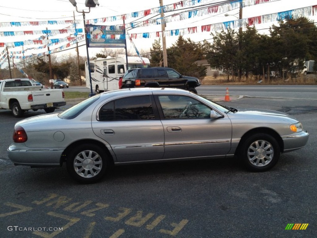 Silver Frost Metallic 2002 Lincoln Continental Standard Continental Model Exterior Photo #88967284