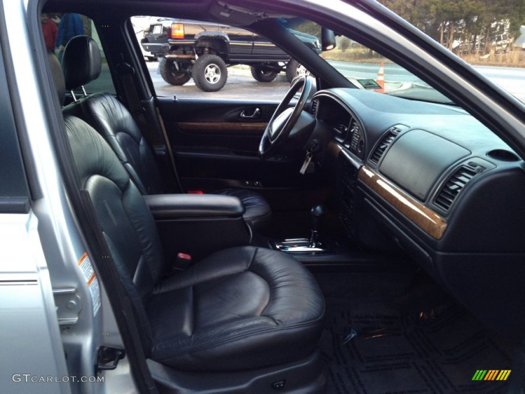 2002 Lincoln Continental Standard Continental Model Front Seat Photo #88967358