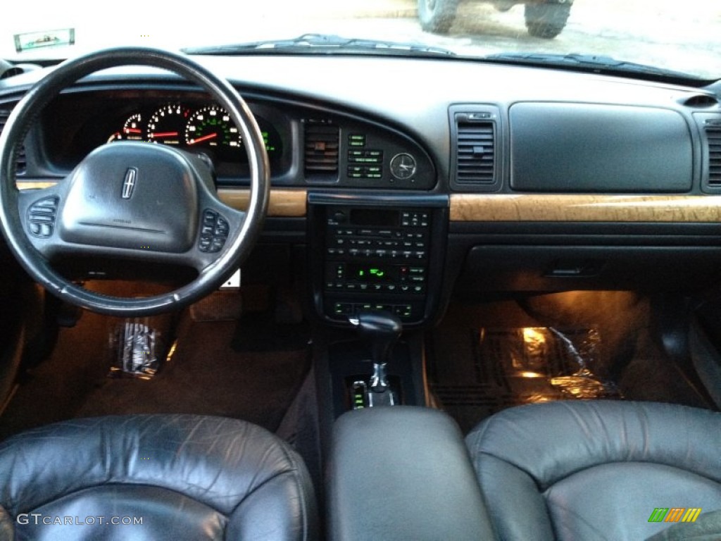 2002 Lincoln Continental Standard Continental Model Deep Charcoal Dashboard Photo #88967623