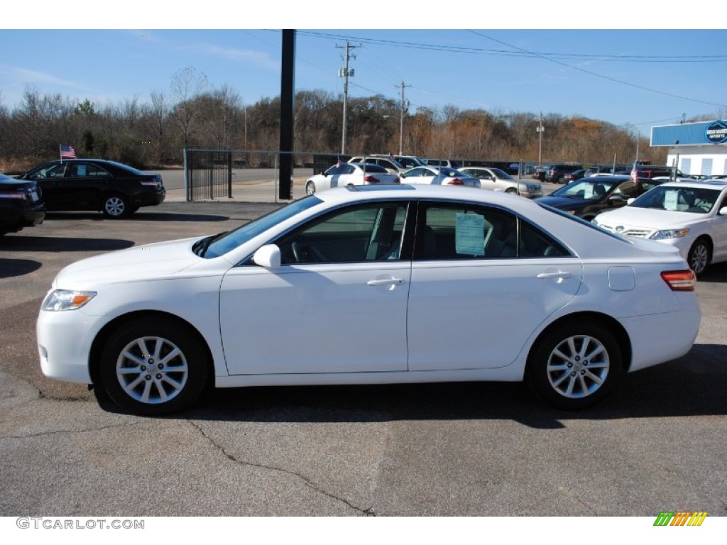 2011 Camry XLE - Super White / Ash photo #2