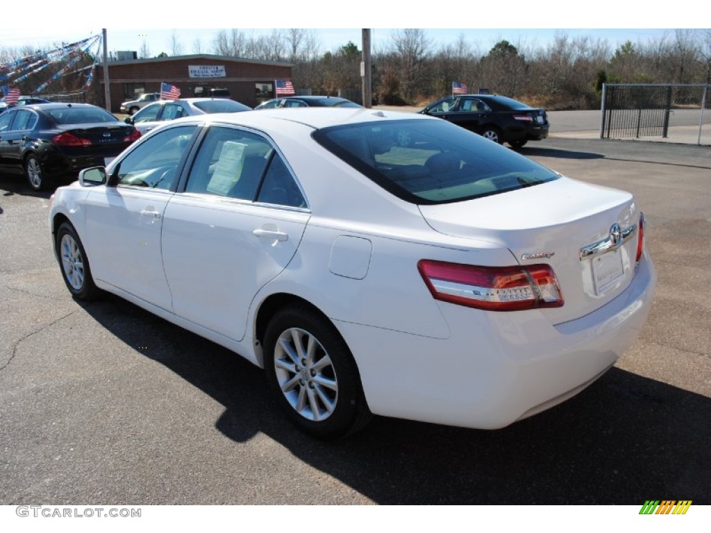 2011 Camry XLE - Super White / Ash photo #3