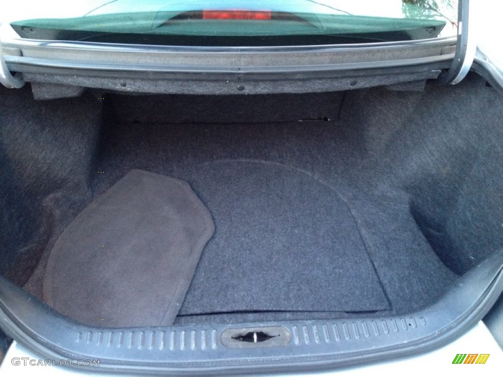 2002 Lincoln Continental Standard Continental Model Trunk Photos