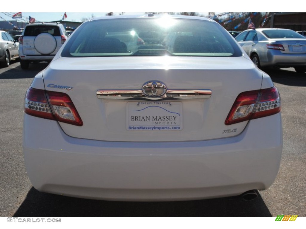 2011 Camry XLE - Super White / Ash photo #4